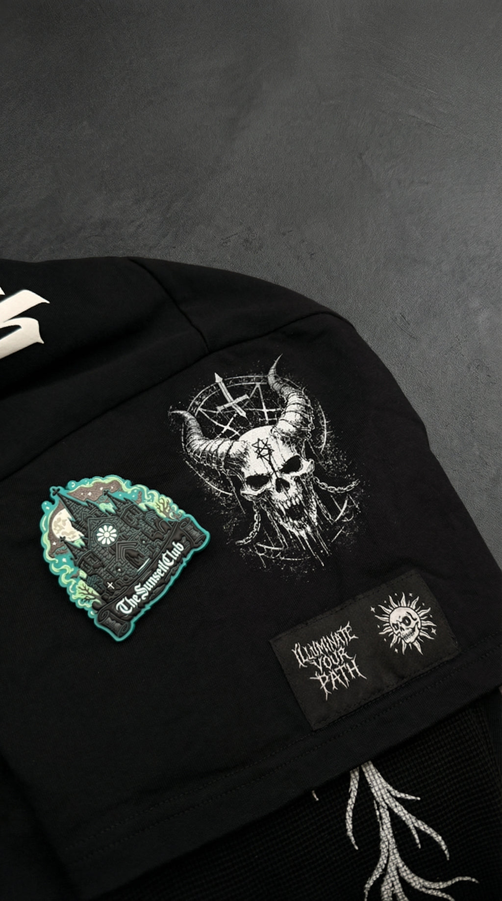 THE UNVEILED — Oversized Long Sleeve