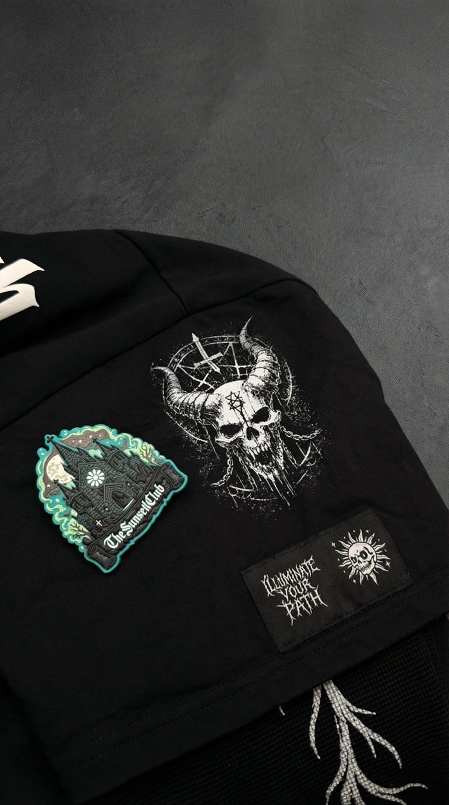 THE UNVEILED — Oversized Long Sleeve